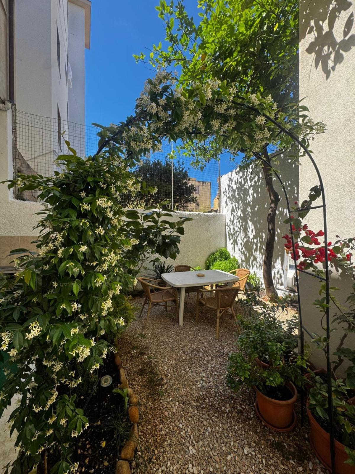 Flowered House With Garden Alghero Exteriör bild